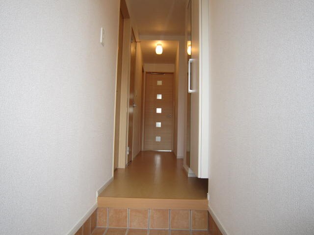 物件内観写真4　(玄関)