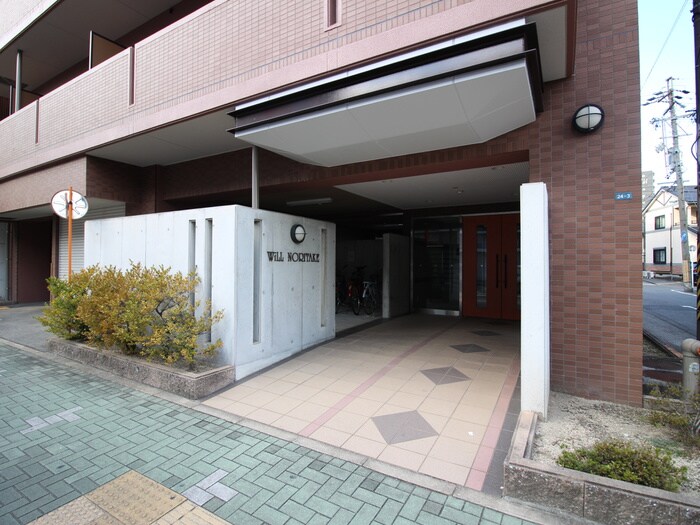 物件外観写真2　(エントランス部分)