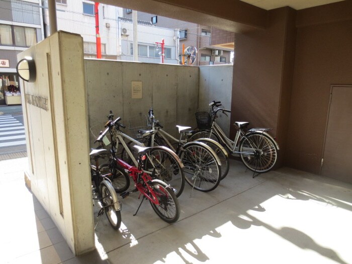 物件外観写真4　(駐輪場)