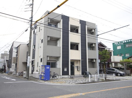 Forward Field 八田外観写真