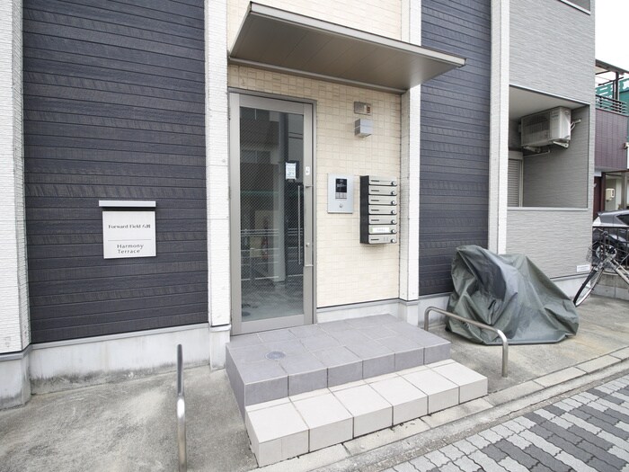 物件外観写真2　(エントランス部分)