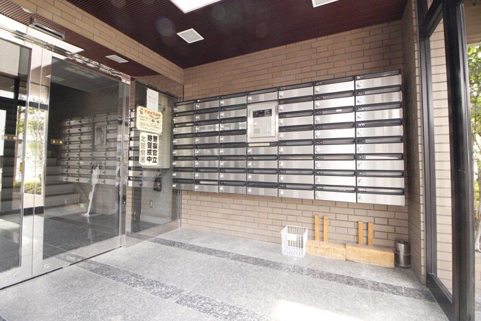 物件外観写真5　(エントランス部分)