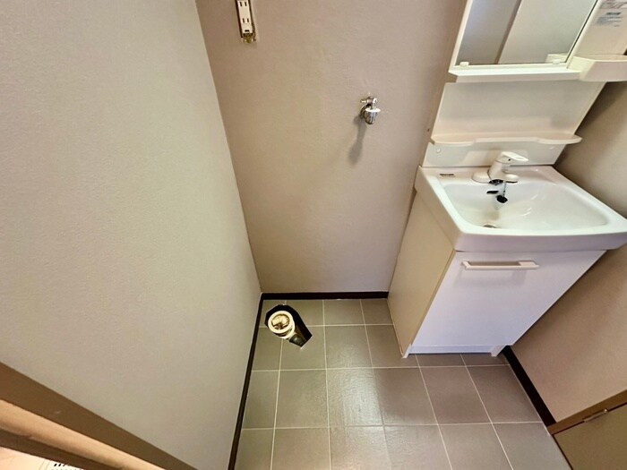 物件内観写真14　(洗濯機置場)