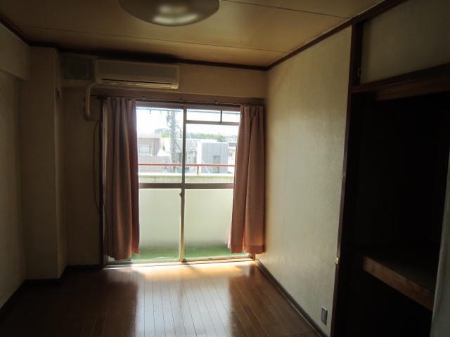 物件内観写真4　(居室)