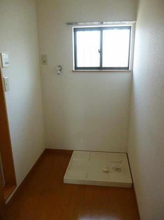 物件内観写真13　(洗濯機置場)