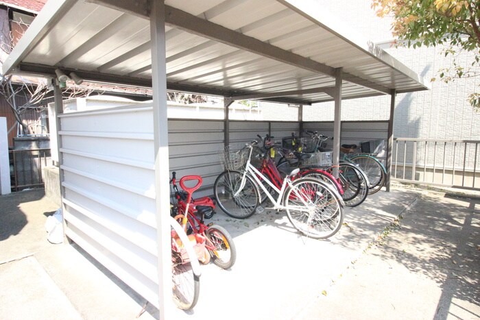 物件外観写真5　(駐輪場)