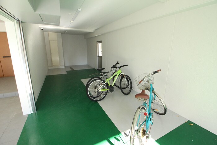 物件外観写真4　(駐輪場)