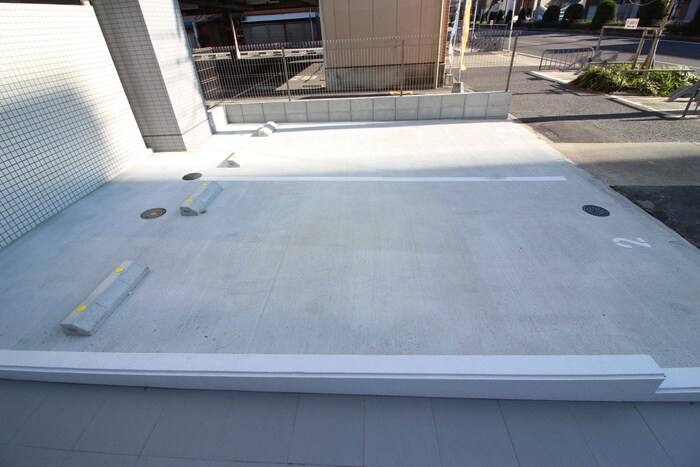 物件外観写真5　(駐車場)