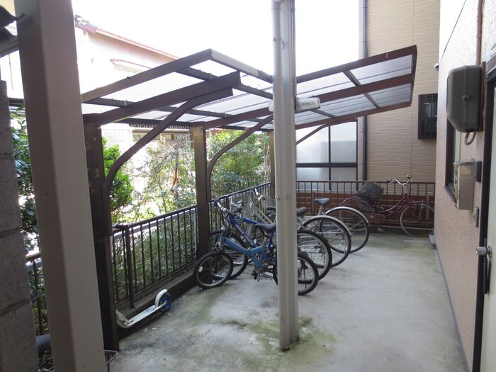 物件外観写真5　(駐輪場)