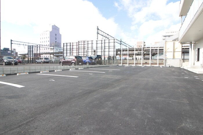 物件外観写真4　(駐車場)