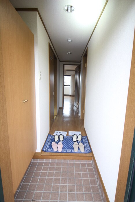 物件内観写真7　(玄関)