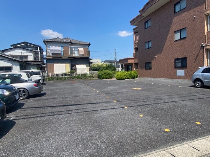 物件外観写真3　(駐車場)