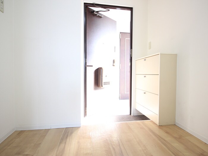 物件内観写真14　(玄関)