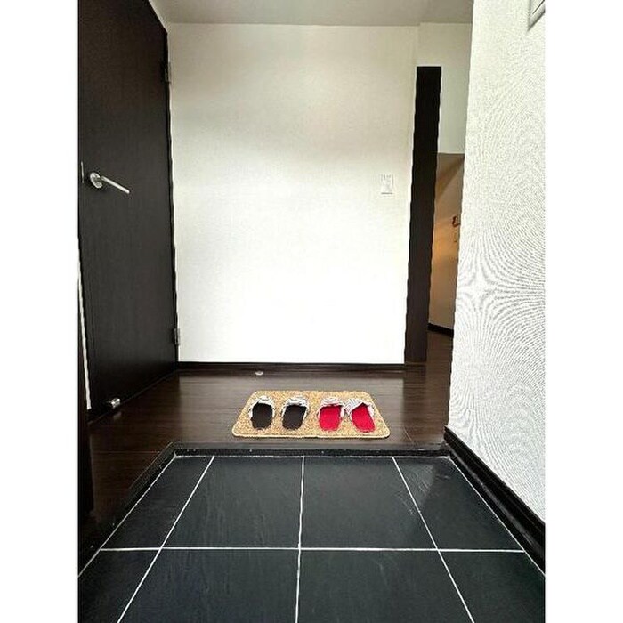 物件内観写真12　(玄関)