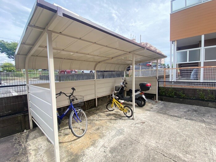 物件外観写真6　(駐輪場)
