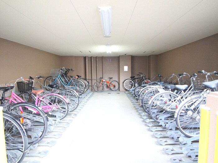 物件外観写真3　(駐輪場)