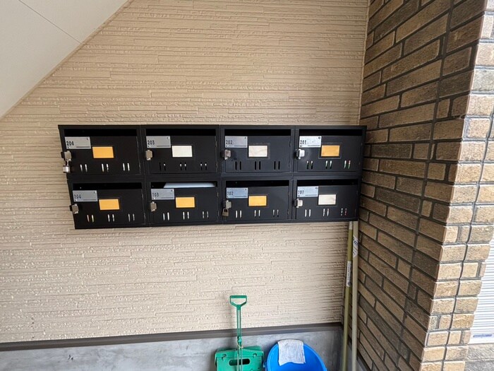 物件外観写真6　(エントランス部分)