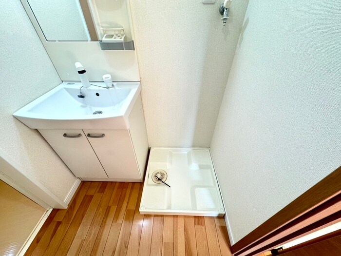 物件内観写真12　(洗濯機置場)