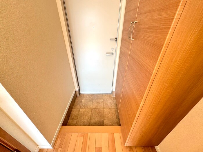 物件内観写真16　(玄関)