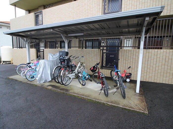 物件外観写真4　(駐輪場)