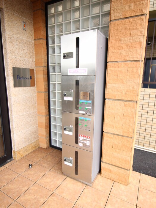 物件外観写真5　(エントランス部分)