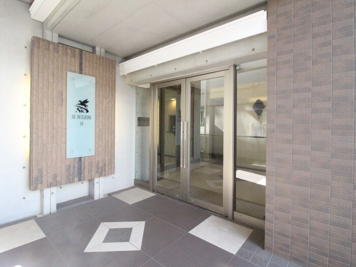 物件外観写真2　(エントランス部分)