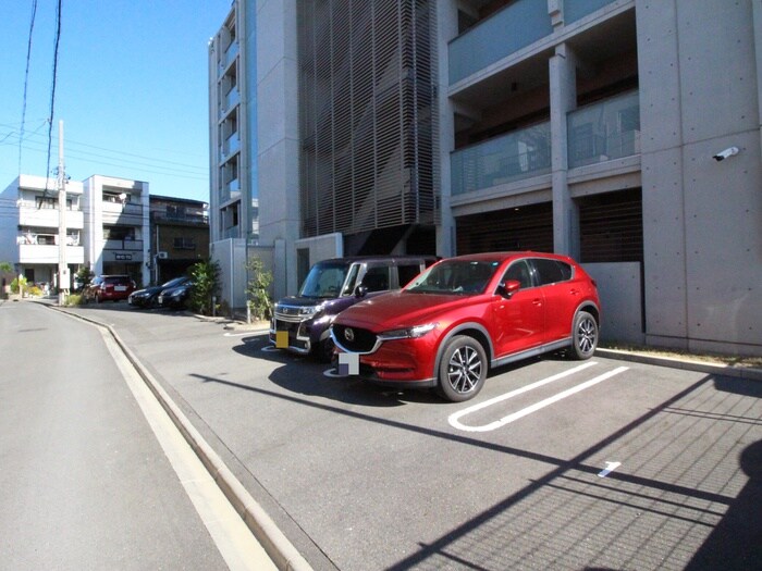 物件外観写真3　(駐車場)