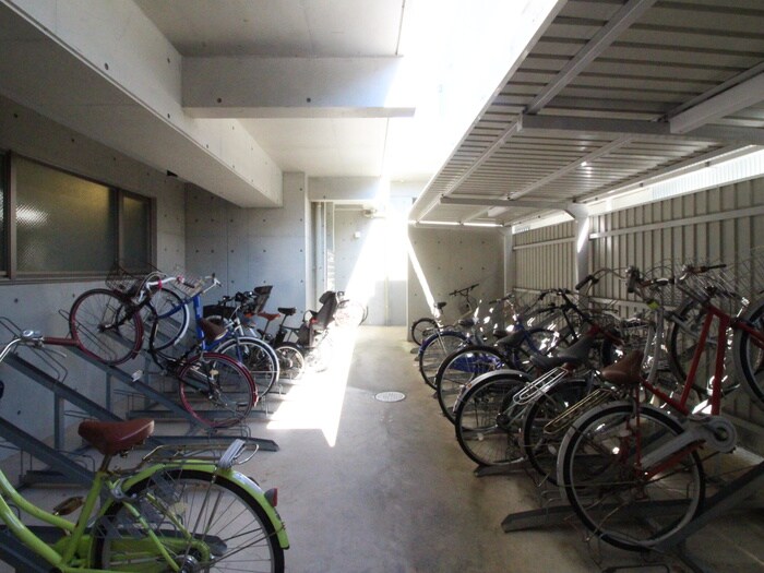 物件外観写真4　(駐輪場)