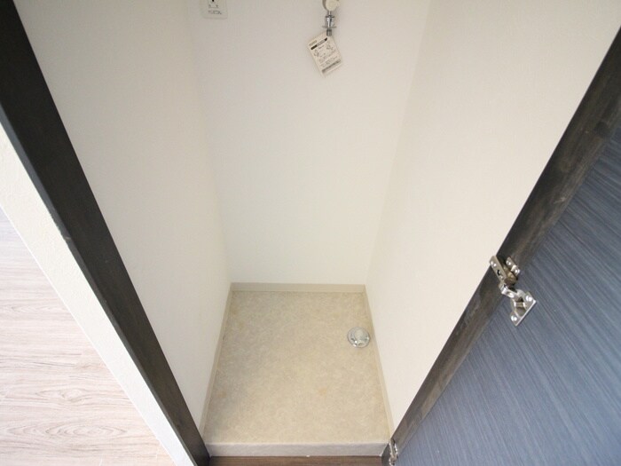 物件内観写真14　(洗濯機置場)