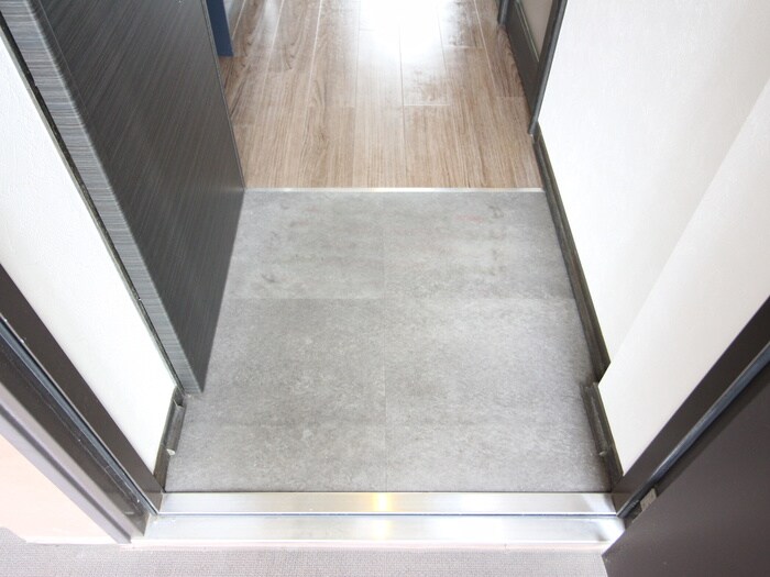 物件内観写真15　(玄関)