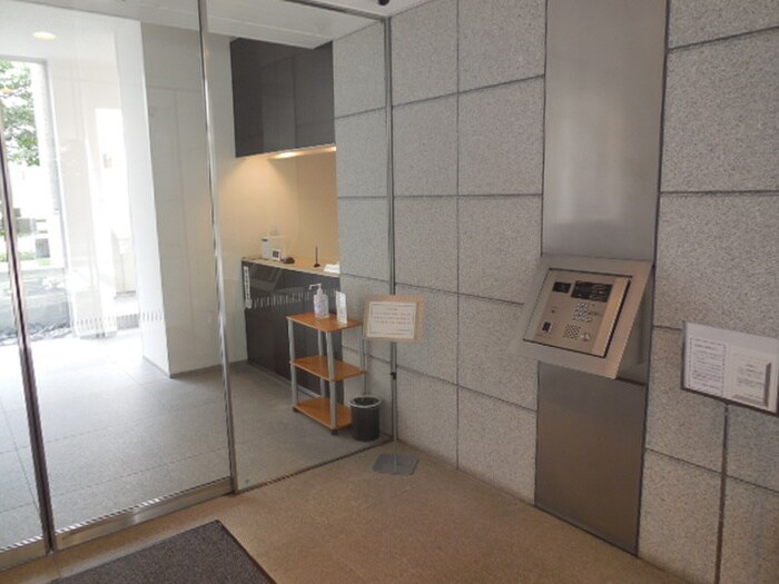 物件外観写真4　(エントランス部分)