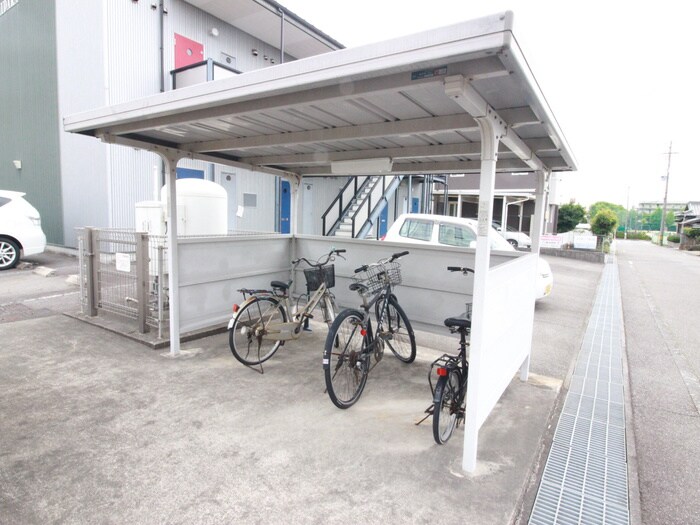 物件外観写真5　(駐輪場)