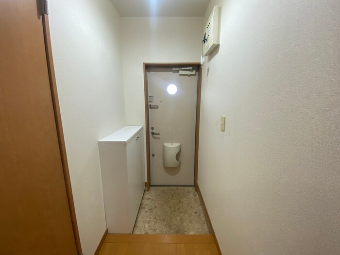 物件内観写真18　(玄関)