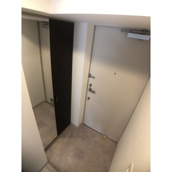 物件内観写真8　(玄関)