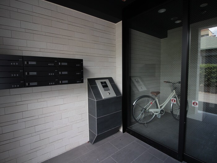 物件外観写真4　(エントランス部分)