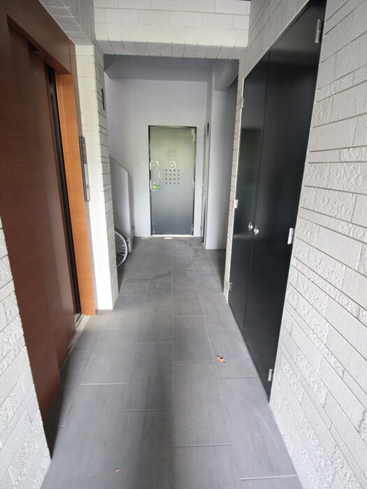 物件外観写真5　(エントランス部分)