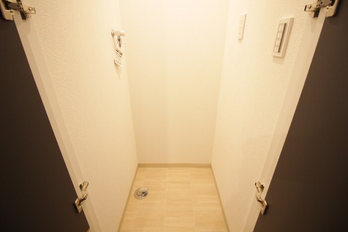 物件内観写真16　(洗濯機置場)