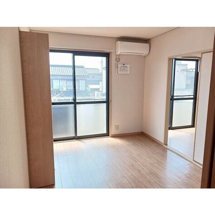 物件内観写真3　(居室)