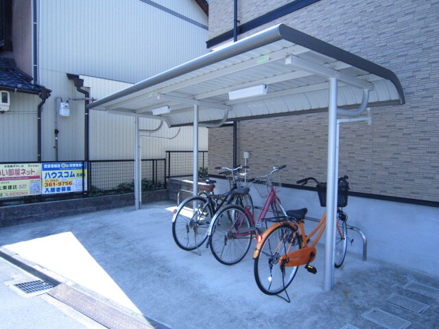 物件外観写真3　(駐輪場)