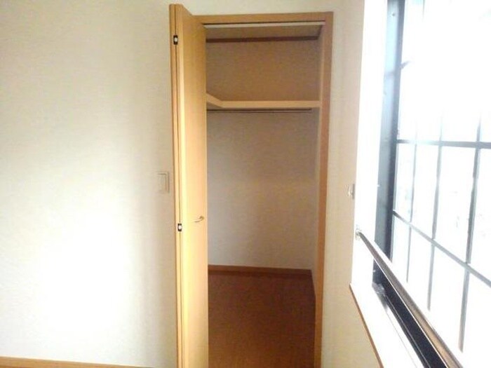 物件内観写真12　(収納)