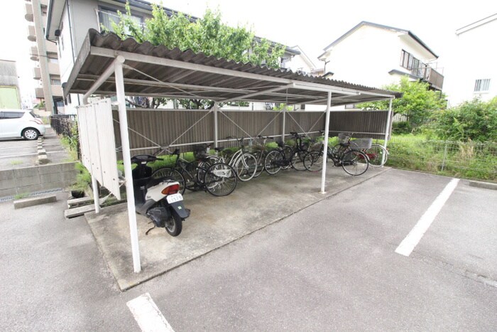 物件外観写真4　(駐輪場)