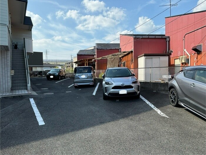 物件外観写真3　(駐車場)