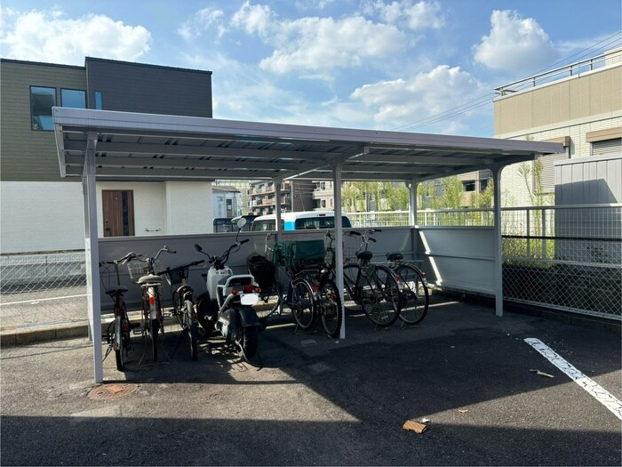 物件外観写真4　(駐輪場)