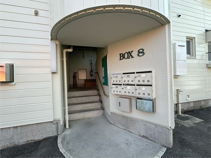 物件外観写真5　(エントランス部分)