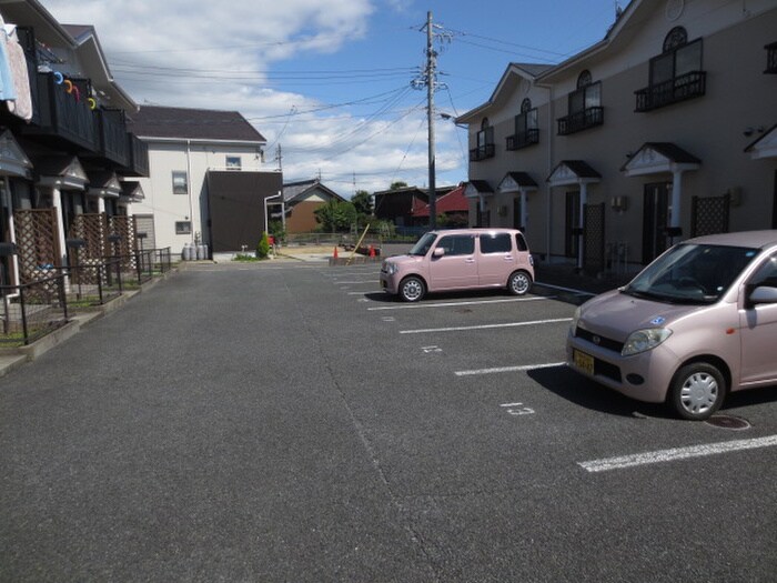 物件外観写真3　(駐車場)