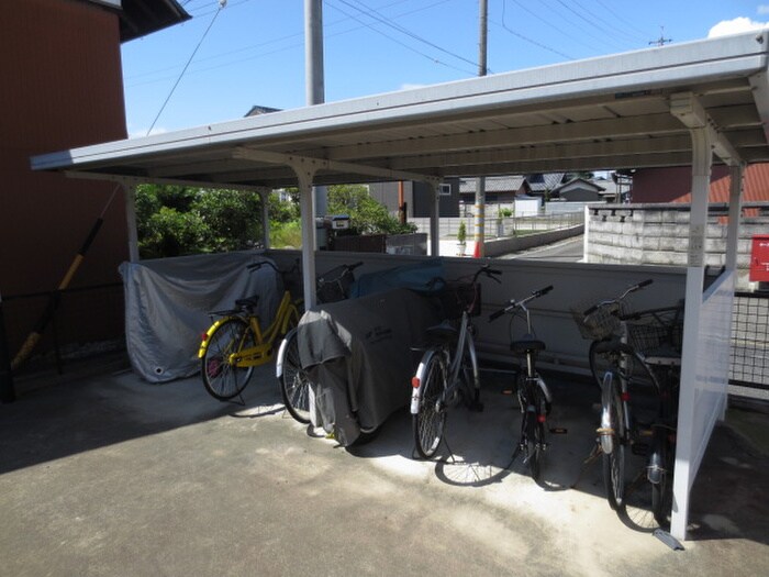 物件外観写真4　(駐輪場)