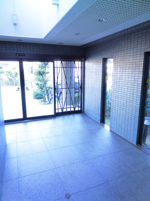 物件外観写真6　(エントランス部分)