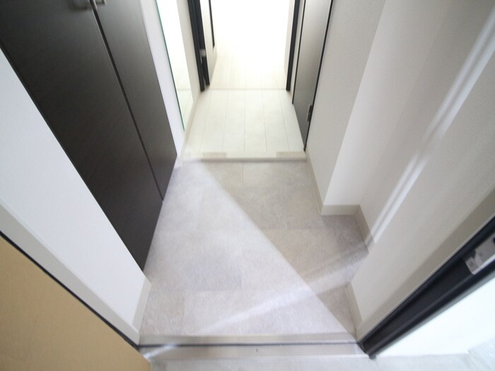 物件内観写真1　(玄関)