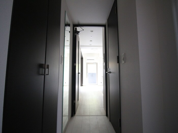 物件内観写真2　(廊下)