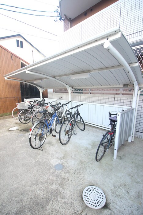 物件外観写真4　(駐輪場)